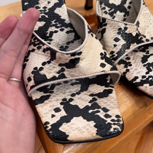 Black and White Faux Snake Print Heel - Picture 2 of 3